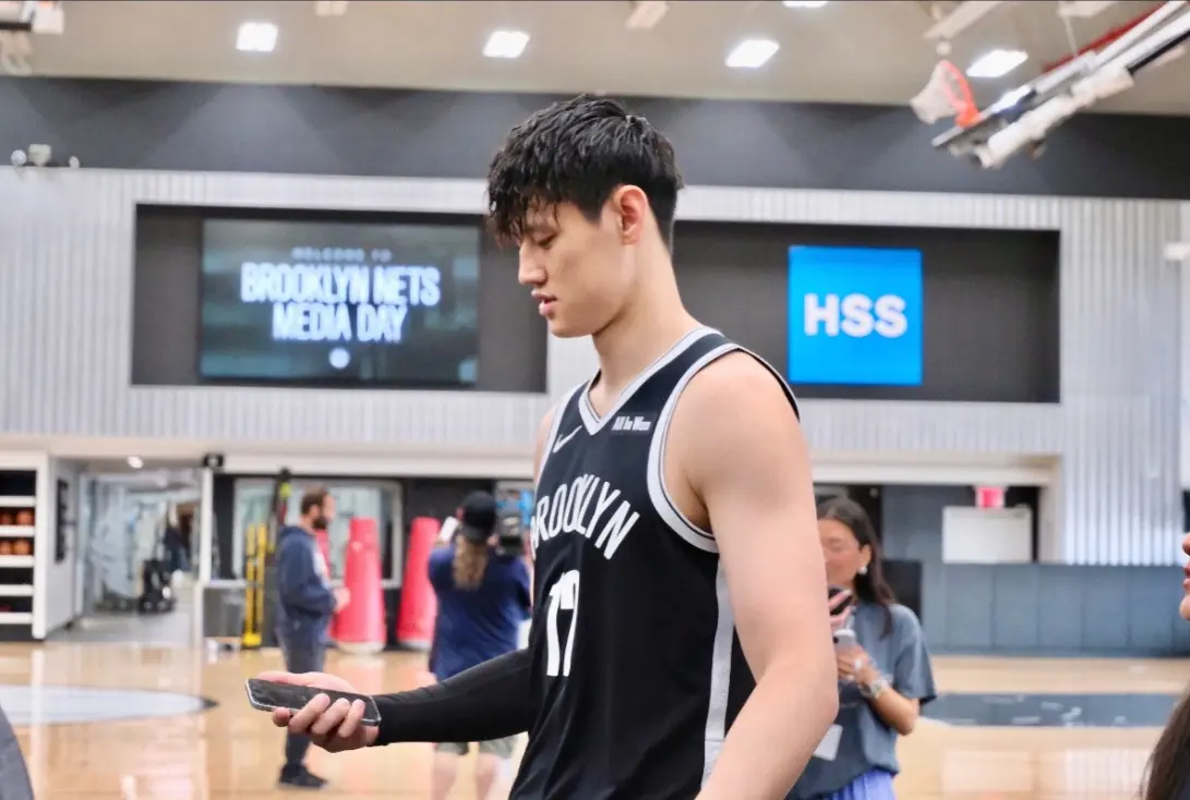 少带点, 为一名中国, 面前上场比