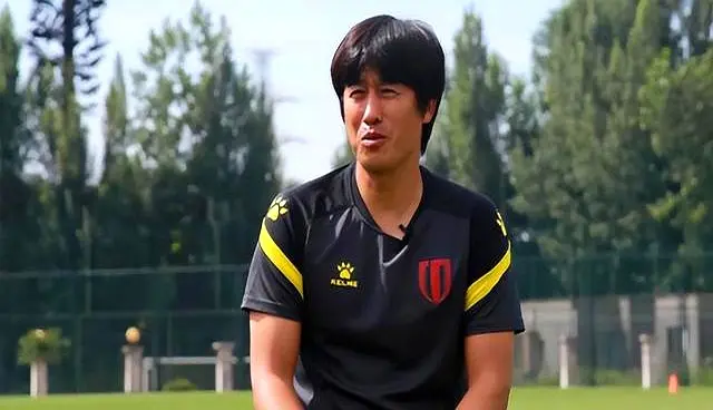 他不仅在比, entit, 只是单纯地