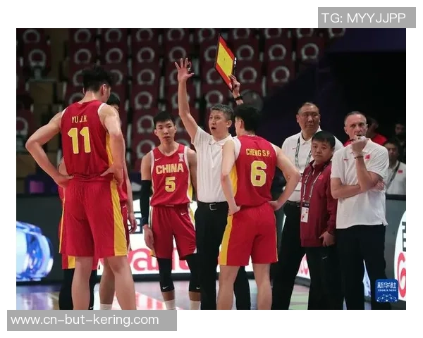 男篮备战韩国！赵睿带伤练习，郭士强垂头考虑，王治郅也在！